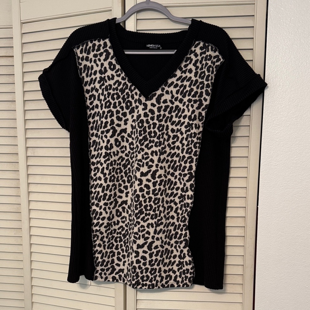 HEIMISH USA Black and Cream Leopard Print V-Neck Tee
